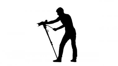 Operatör stüdyoda kamerayla çalışıyor.