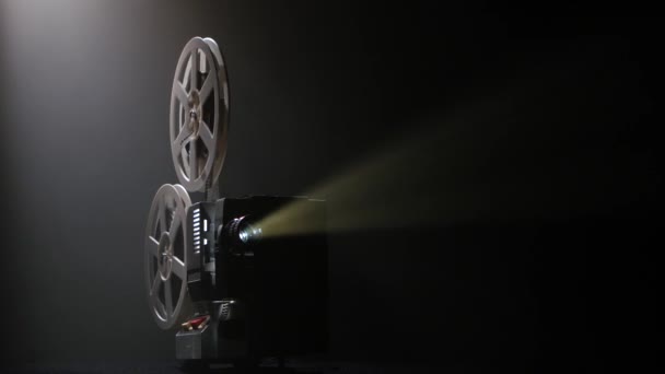 Proyector Iluminado Por Transmisiones Luces — Vídeo de stock