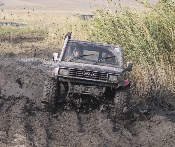 Off-road jeep competitie — Stockfoto