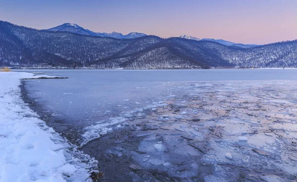 Lago congelado Nohur.Gabala.Azerbaiyán — Foto de Stock