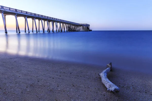 Pier Baku.Azerbaijan yakınındaki Hazar Denizi'nin kıyısında — Stok fotoğraf