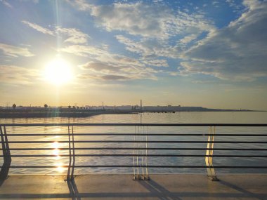 Güneşli bir sabah Panorama Bakü Bulvarı