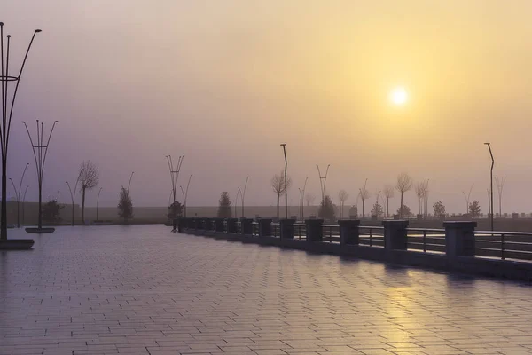 Misty sunrise in Baku.Azerbaijan — Stock Photo, Image