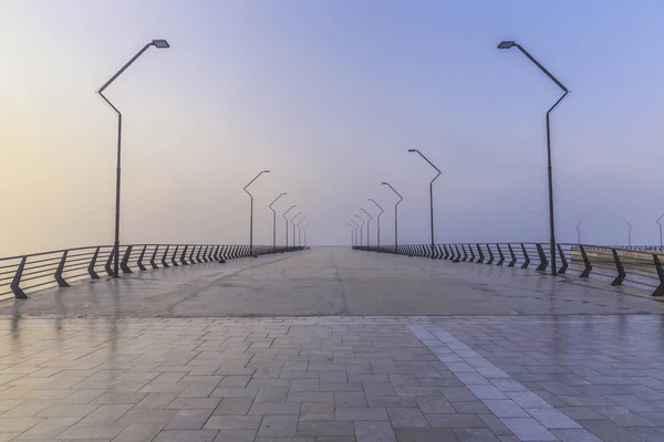 Pier on the seafront in Baku at sunrise.Azerbaijan — Stock Photo, Image
