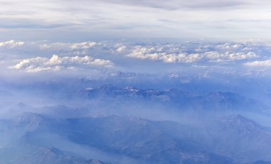 Dağlara uçaktan görünümünü