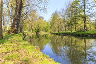 Nehir Fiume Milan Park'ta geçen Lambro