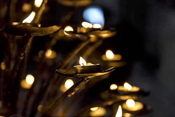 Ighted candles in one of the temples — Stock Photo, Image