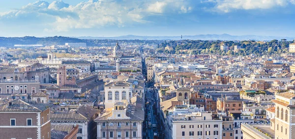 Panorama z Říma při západu slunce. Itálie — Stock fotografie
