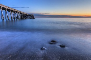 Pier Baku.Azerbaijan yakınındaki Hazar Denizi'nin kıyısında