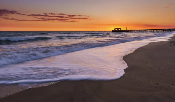 The coast of the Caspian Sea at sunset — Stock Photo, Image