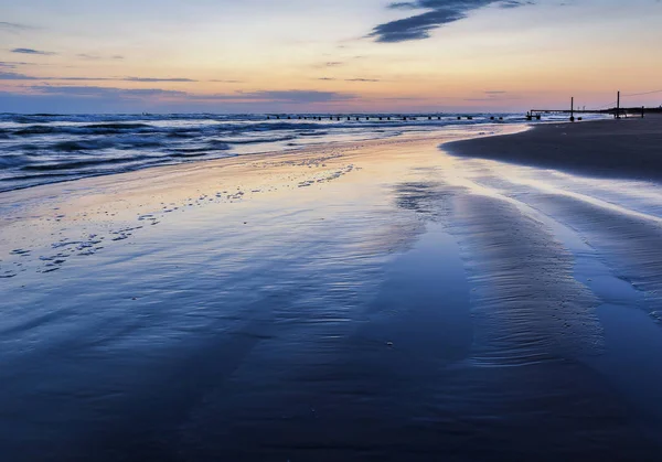 Gündoğumu, Hazar Denizi'nin kıyısında
