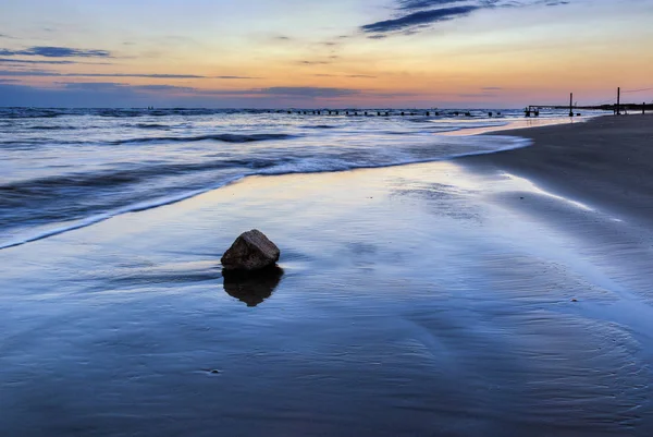 Gündoğumu, Hazar Denizi'nin kıyısında — Stok fotoğraf