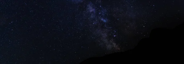 Milky Way in de rode bergen van Xizi.Azerbaijan — Stockfoto