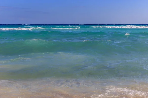 Colores degradados del mar Mediterráneo en Nissi Beach en Ayia —  Fotos de Stock