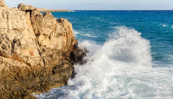 Rüzgarlı hava, Ayia Napa sahil — Stok fotoğraf