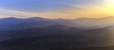 Gün batımında dağ panorama