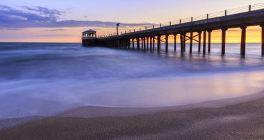 Pier Baku.Azerbaijan yakınındaki Hazar Denizi'nin kıyısında