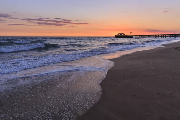 Pier Baku.Azerbaijan yakınındaki Hazar Denizi'nin kıyısında