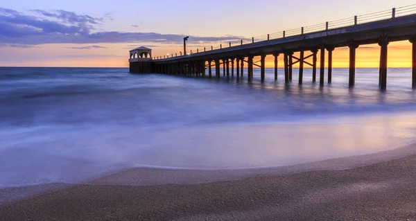 Pier Baku.Azerbaijan yakınındaki Hazar Denizi'nin kıyısında