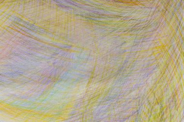 Kağıt üzerinde renkli kalemlerin darbeleri