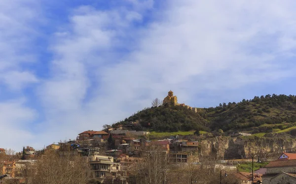 Uno de los templos en la montaña en Tiflis — Foto de Stock