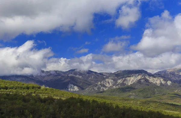 Primavera en las montañas — Foto de Stock