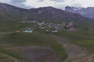 Bahar dağlarında Jek Köyü