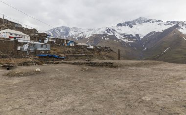 Khinalig antik köy dağlarda