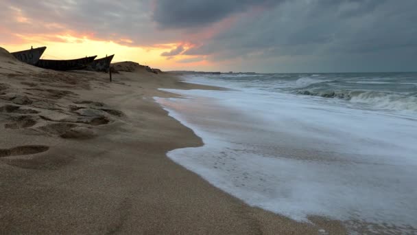 Tramonto Tempestoso Sulla Costa Del Mare — Video Stock