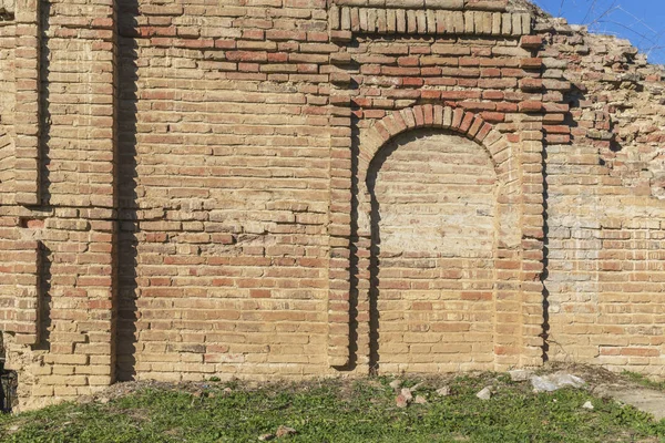 Eski harabe Arnavut kilisesi — Stok fotoğraf