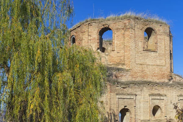 Старая разрушенная албанская церковь — стоковое фото