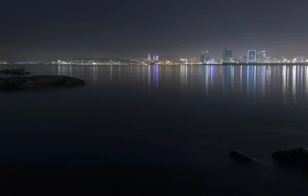 Panorama del lungomare di Baku di notte — Foto Stock