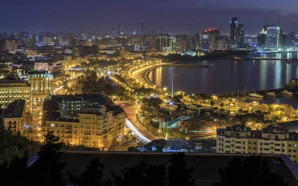 Panorama de Bakú al comienzo del amanecer — Foto de Stock