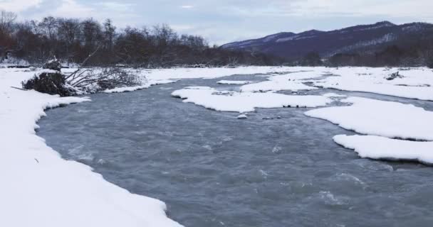 Río Que Pasa Por Desfiladero Montaña Invierno — Vídeos de Stock