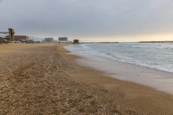 Herzliya Kumsal Bulutlu Bir Günde — Stok fotoğraf