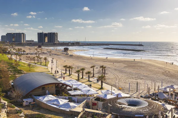 Herzliya, İsrail - 05 Mart 2020: Herzliya Sahili gün batımında