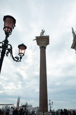 St. Mark Meydanı Heykelleri ve Venedik sonrası İtalya