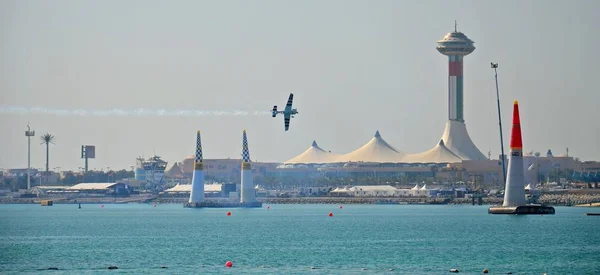 Red Bull Air Race in Abu Dhabi lizenzfreie Stockbilder