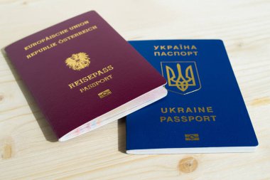Avusturya ve Ukrayna pasaportu. Vatandaşlık değişikliği. Göç.