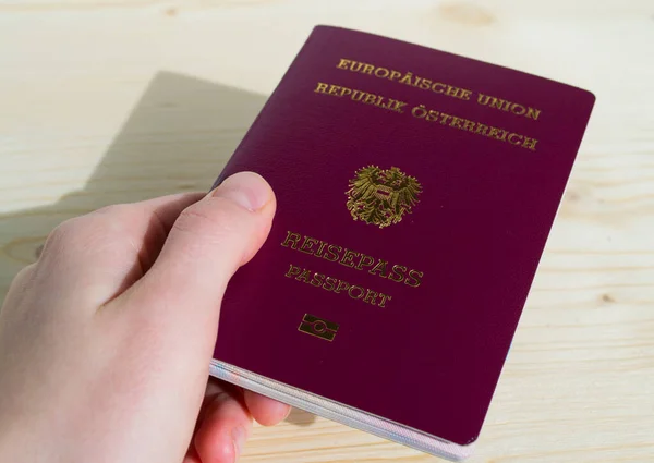 オーストリアの市民パスポート ヨーロッパのパスポート — ストック写真