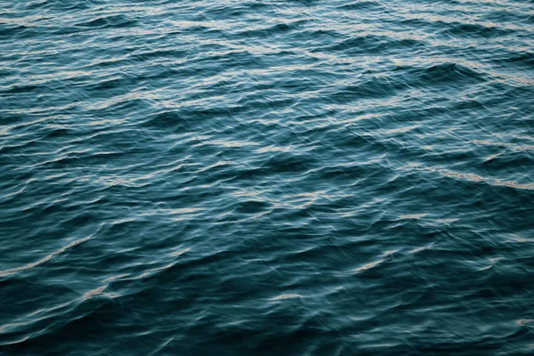 Nehir, su akışı. Deniz soyut dokusu.