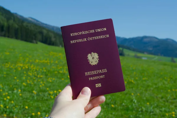 奥地利公民护照 欧洲护照 — 图库照片