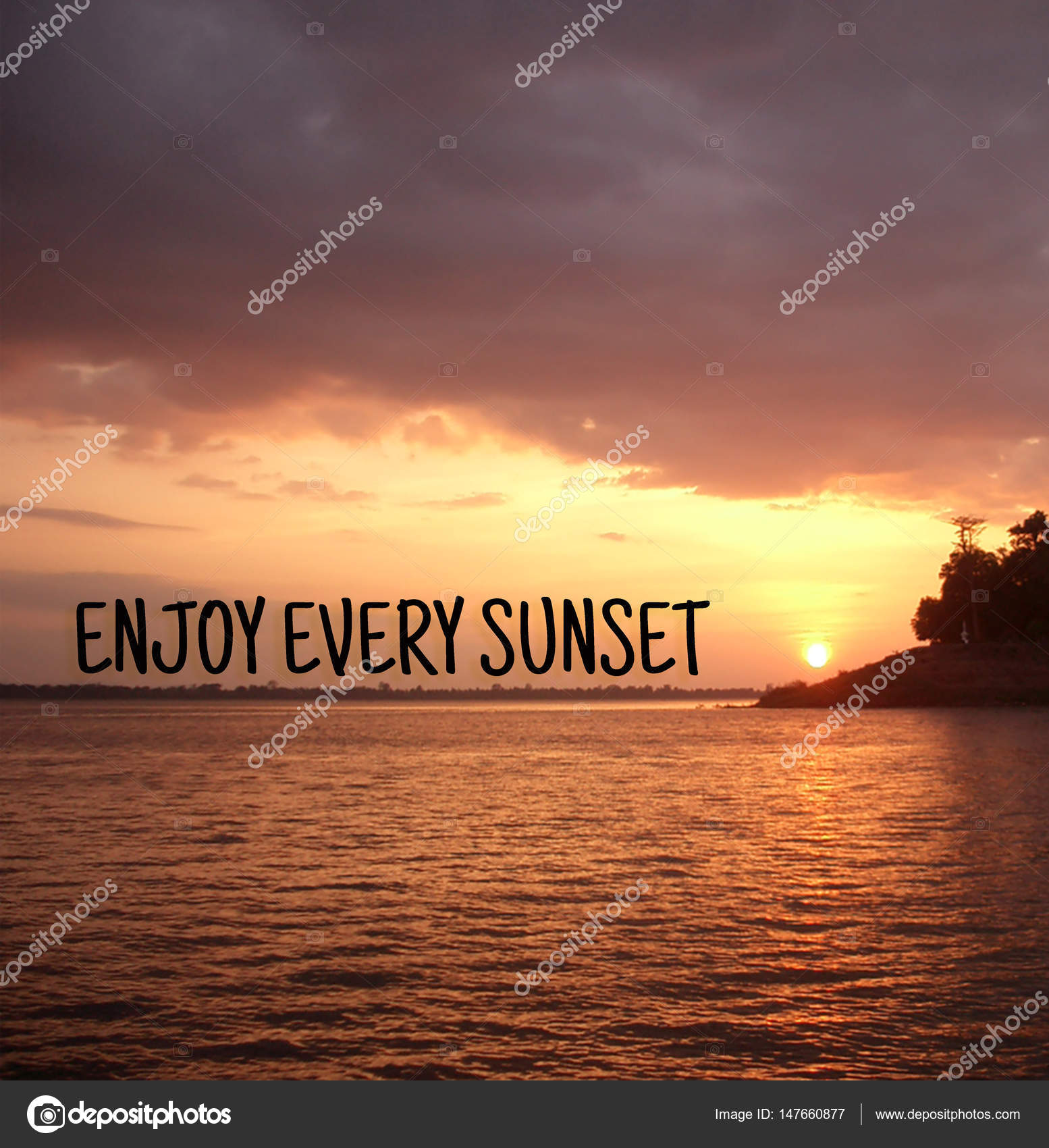 Inspirational quote "enjoy every sunset" on blurred background — Stock