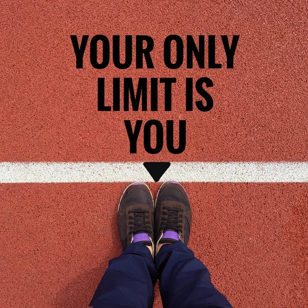 Citação inspiradora "seu único limite é você" na pista de corrida — Fotografia de Stock