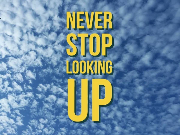 Inspirational motivational quote "never stop looking up" — Stock Photo, Image