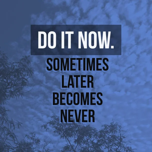 Вдохновляющая цитата: "Делайте это сейчас, иногда позже станет никогда " — стоковое фото
