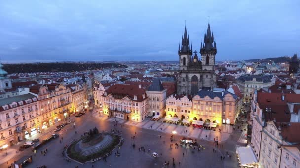 Gamla stans torg på kvällen, Prag — Stockvideo