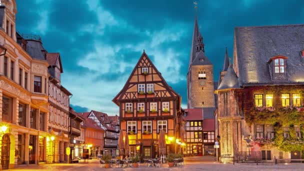 Half-timbered house on Market Square of Quedlinburg — Stock Video