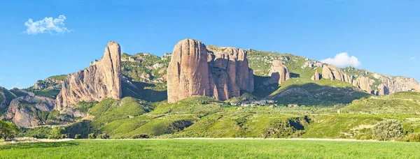 Panorama de rocas Mallos De Riglos — Foto de Stock