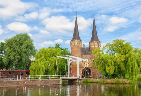 Східних воріт (Oostpoort) в місті Delft — стокове фото